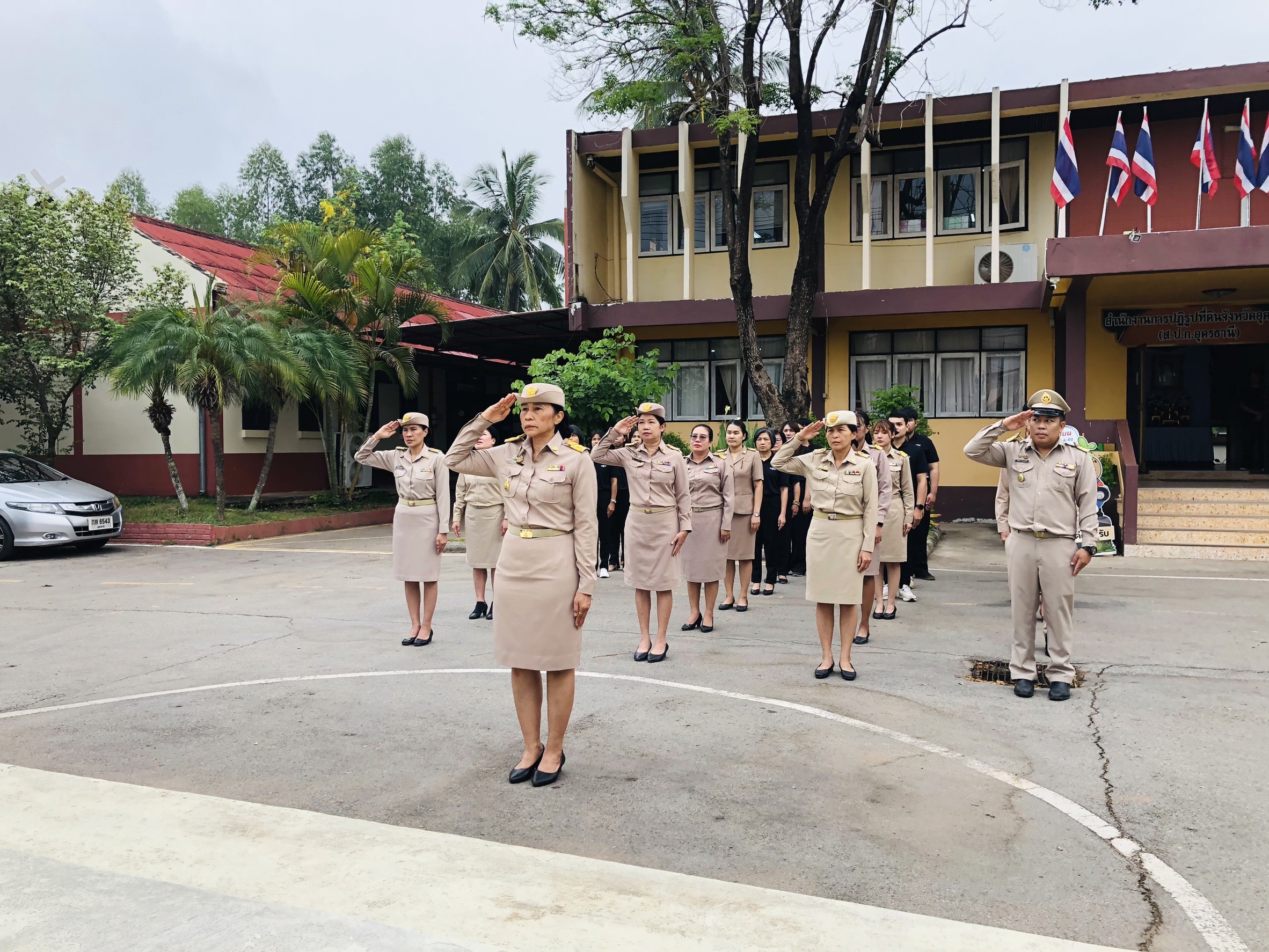 title - ส.ป.ก. อุดรธานี จัดกิจกรรมสร้างเสริมคุณธรรม นำข้าราชการสวดมนต์และร้องเพลงจำขึ้นใจ น้อมรำลึกหน้าที่ข้าราชการที่ดี